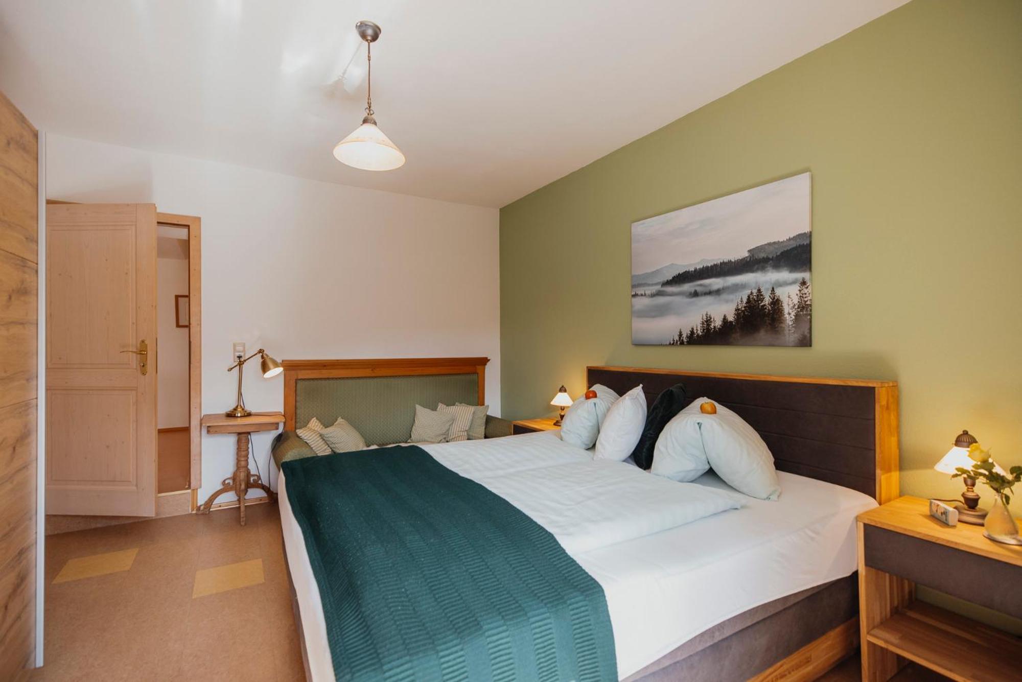 Ferienwohnungen Hotel Garni Doerflerwirt Aflenz Kurort Pokoj fotografie